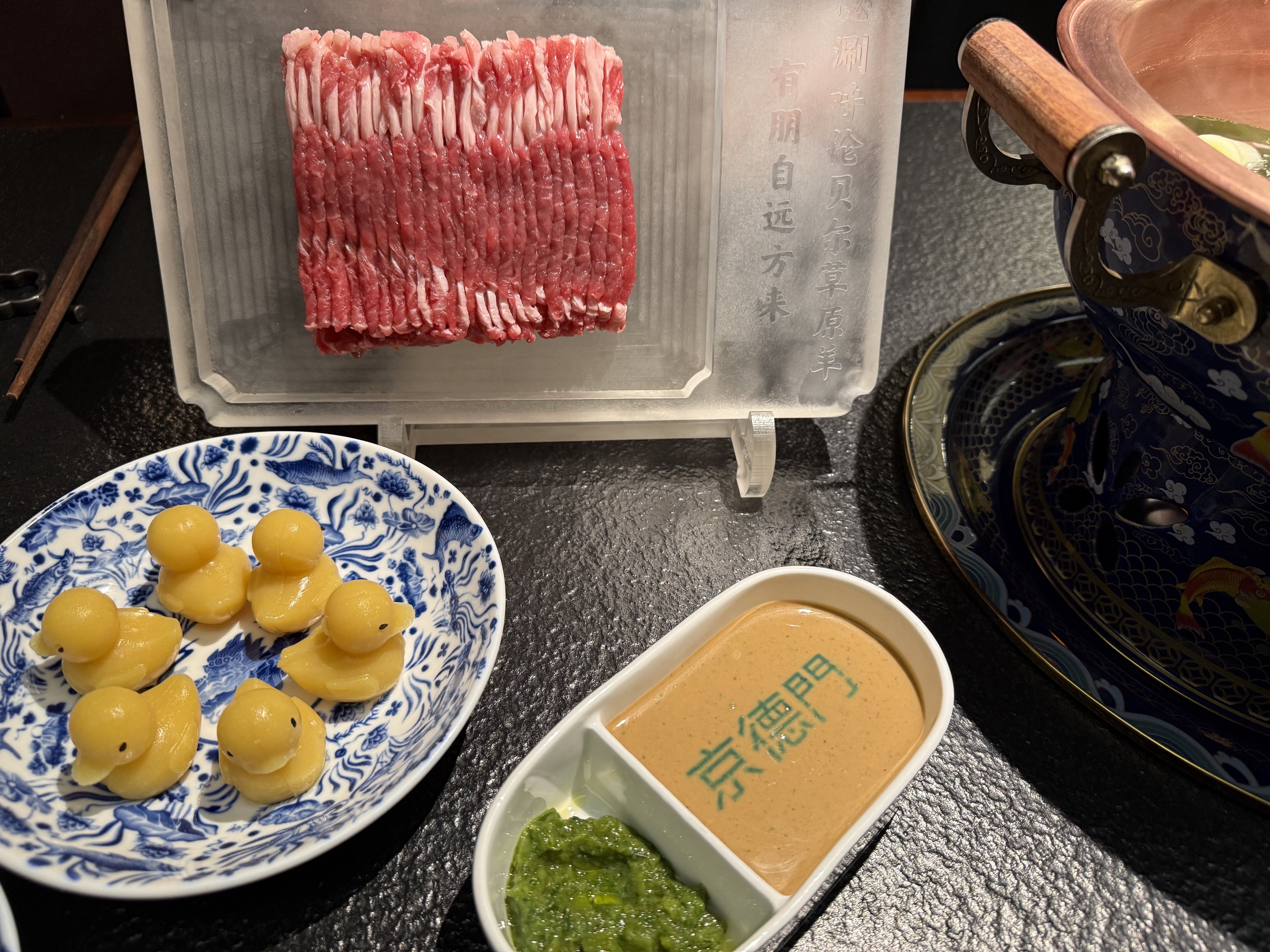 在纽约吃火锅居然吃到小黄鸭！谁懂啊这波童心暴击～