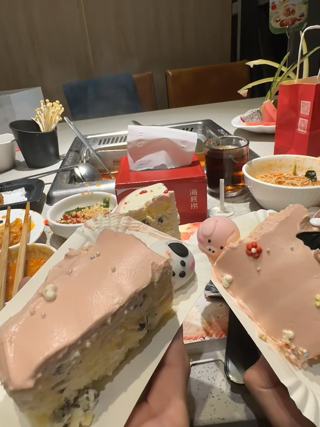 火锅局后偷吃蛋糕的快乐，谁懂啊！🍰
