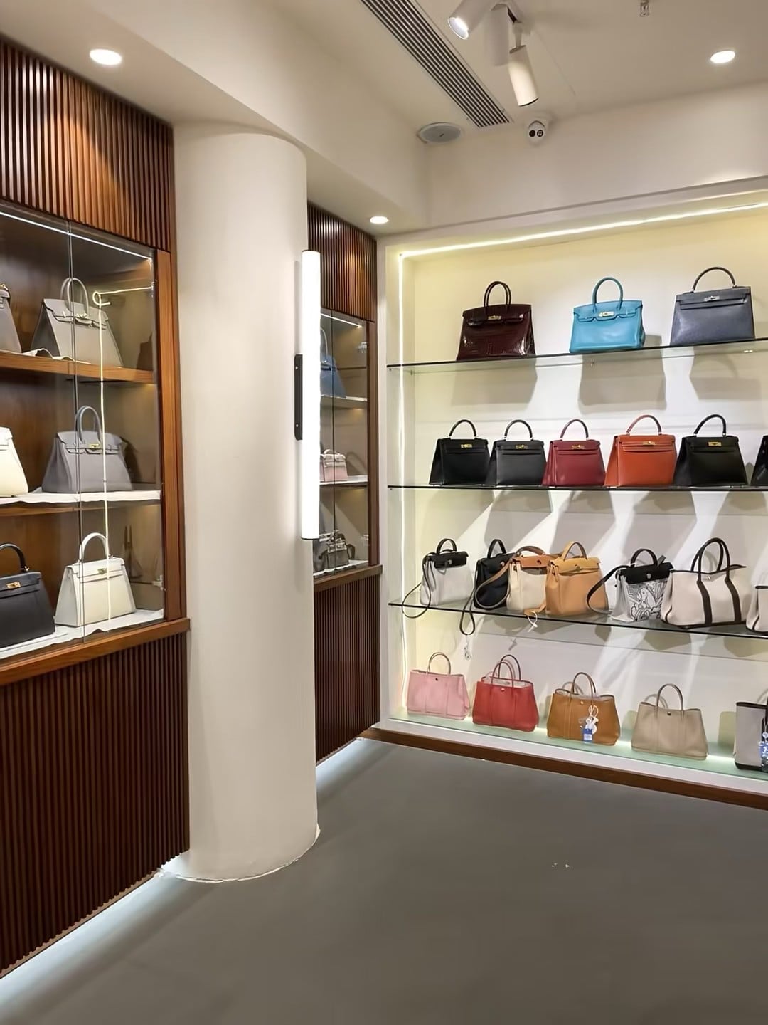 路过这家包店，货架像彩虹打翻了…但真没买！