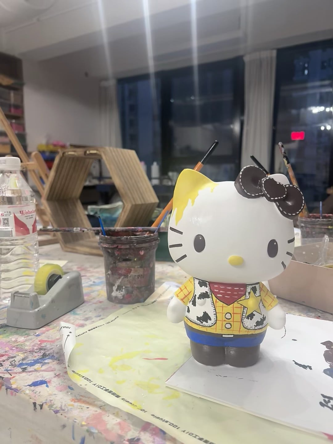 在工作室画到一半的Woody版Hello Kitty…谁懂啊！