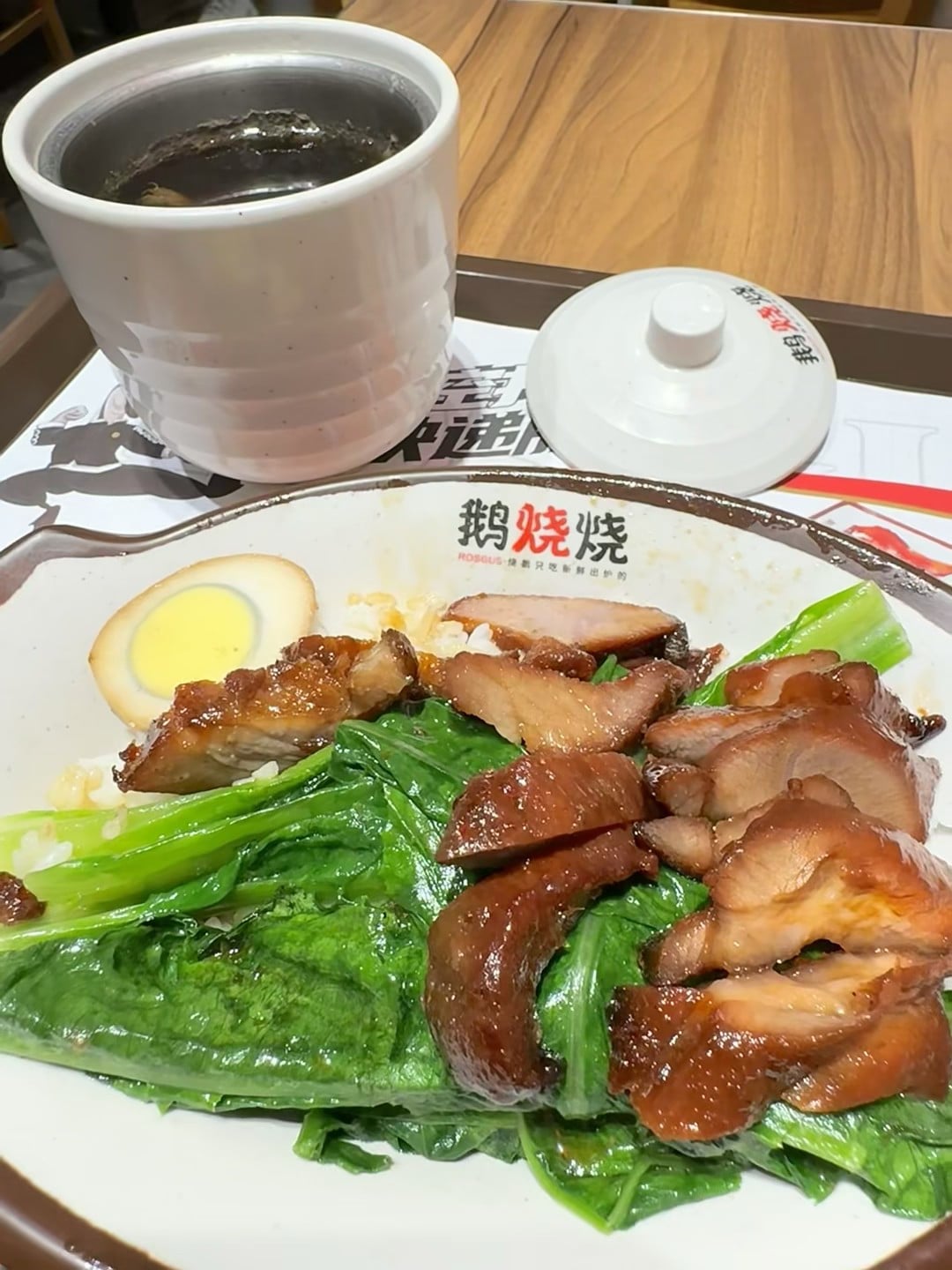 今天在街角小馆子偷吃了一盘‘鹅烧烧’，酱汁浓到能挂勺子～