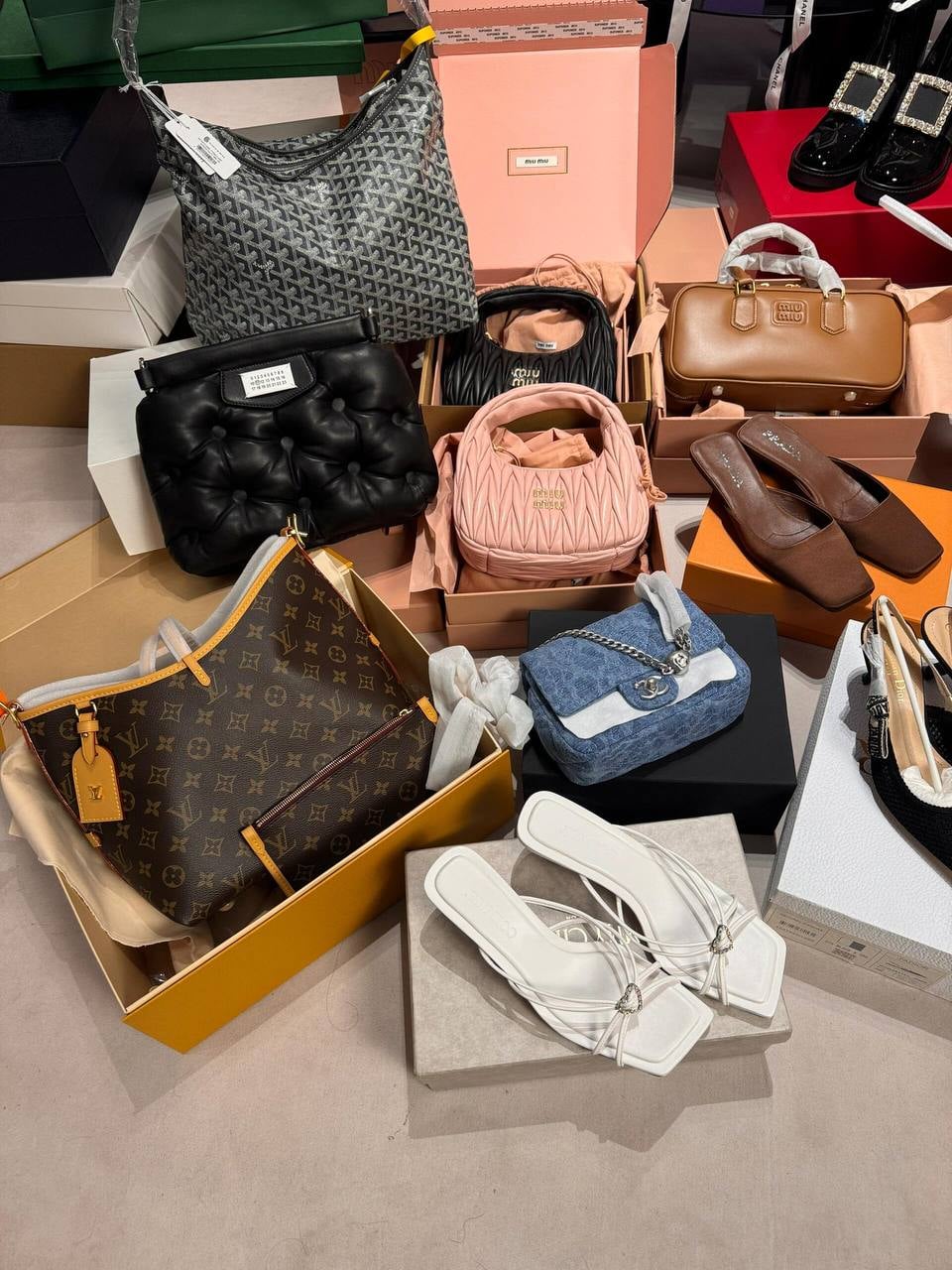 搬家日的战利品：新家角落的奢侈品小宇宙 🛍️