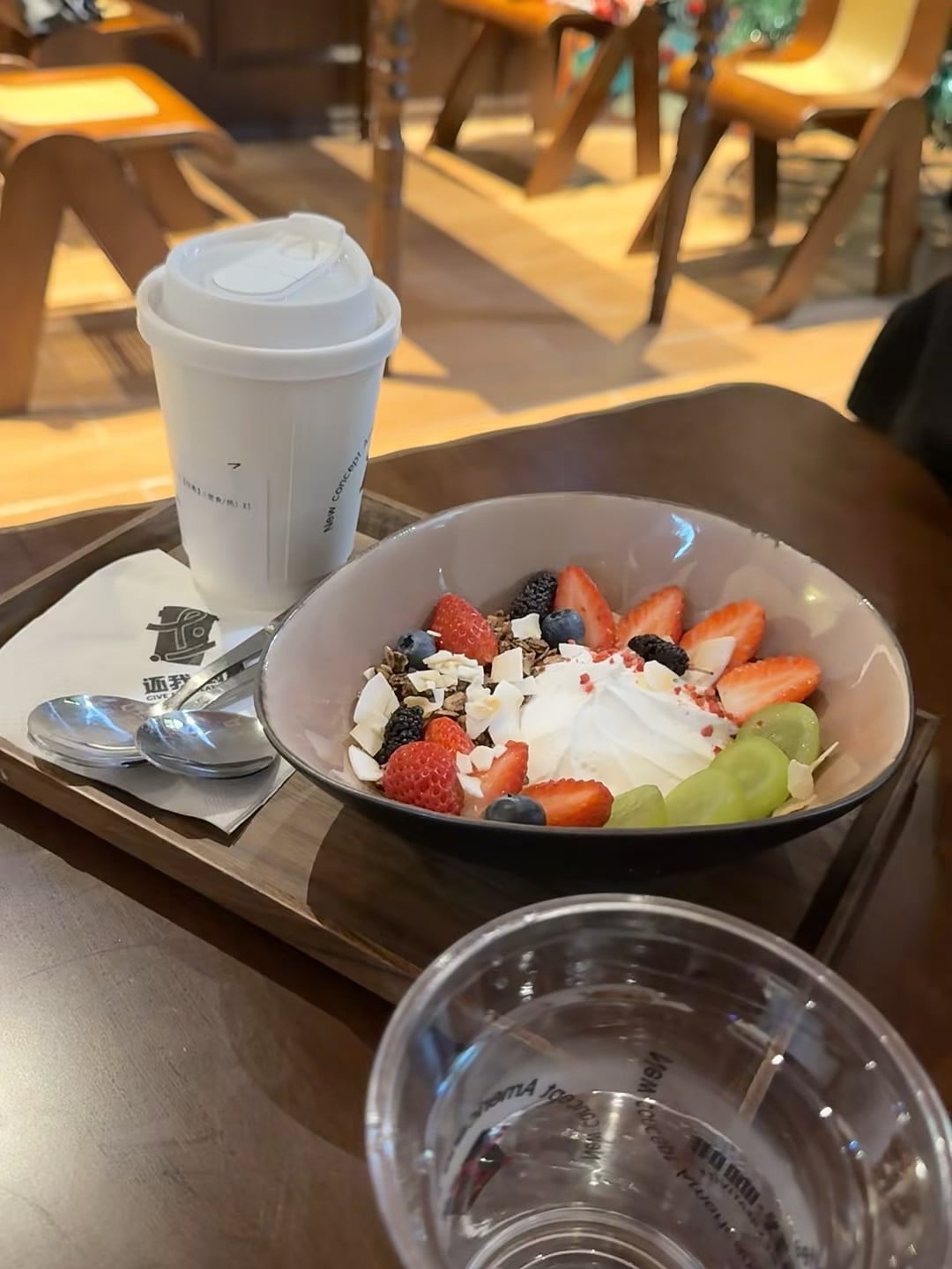早八人续命神器：酸奶碗+外带咖啡，今天在The Corner Café偷得半日闲