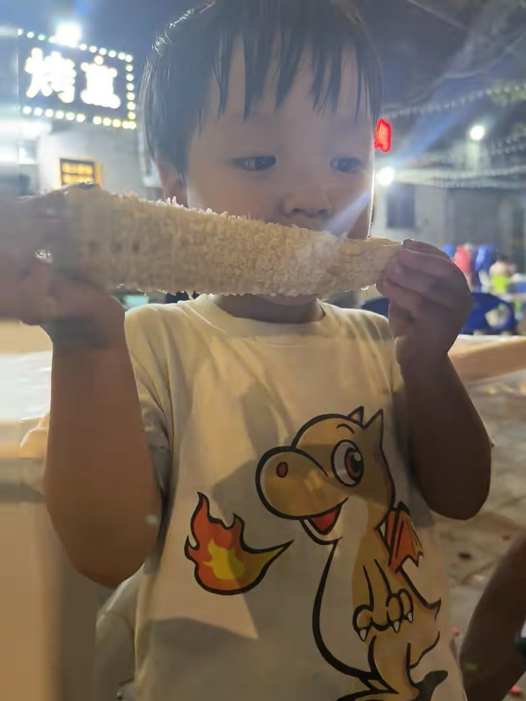 夜市啃玉米的快乐，比电车通勤还上头！