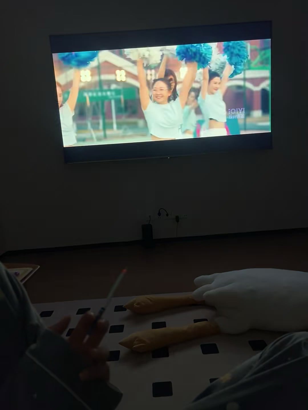 深夜追剧+摸鱼小确幸｜被自己家投影仪治愈了