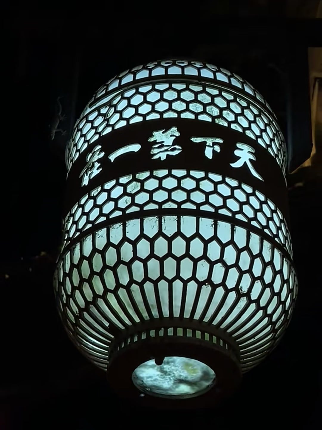 夜市灯笼一亮，突然想吃碗面了