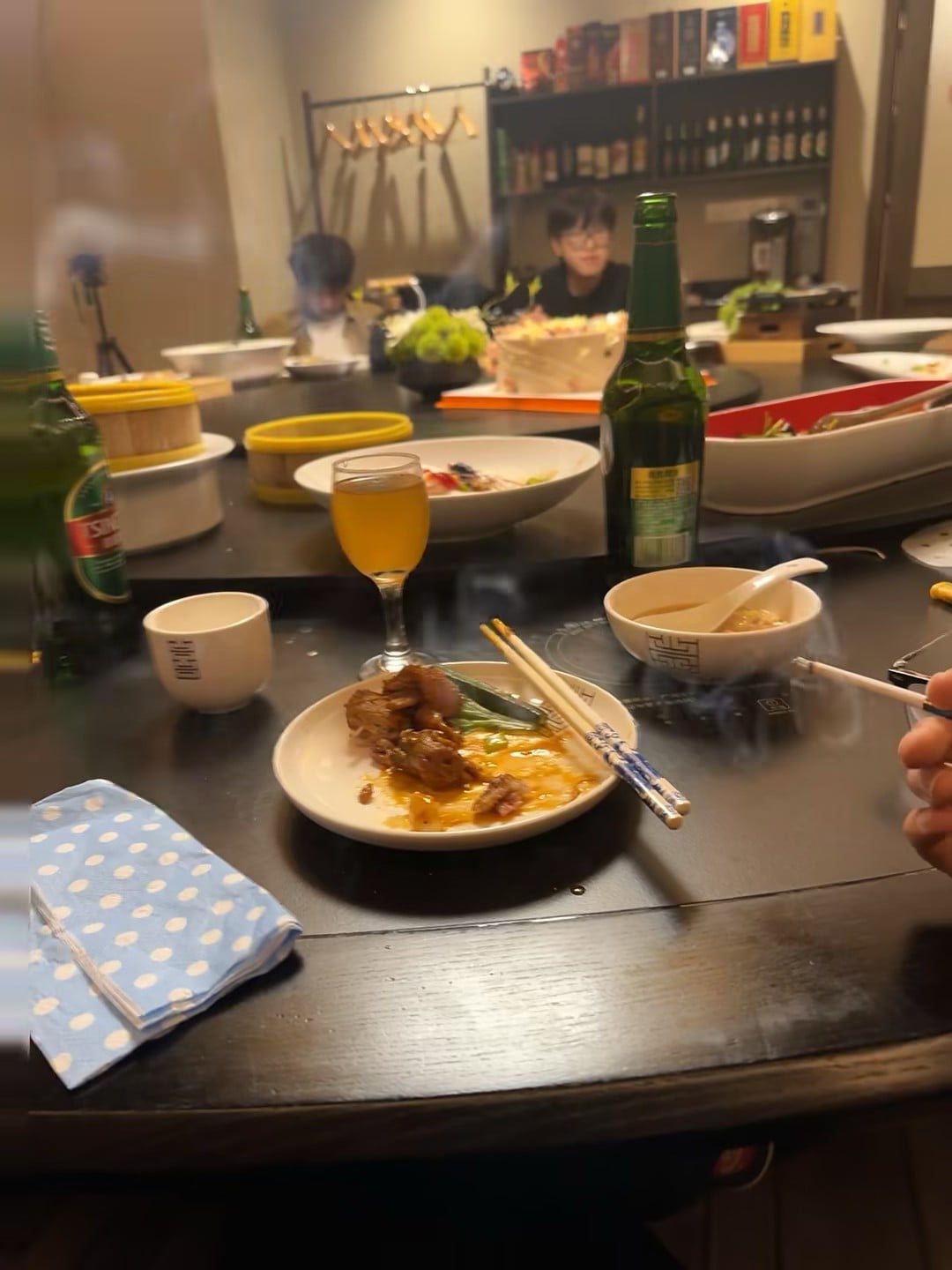 饭后烟+半杯啤酒，本地人的真实收尾方式 🍻