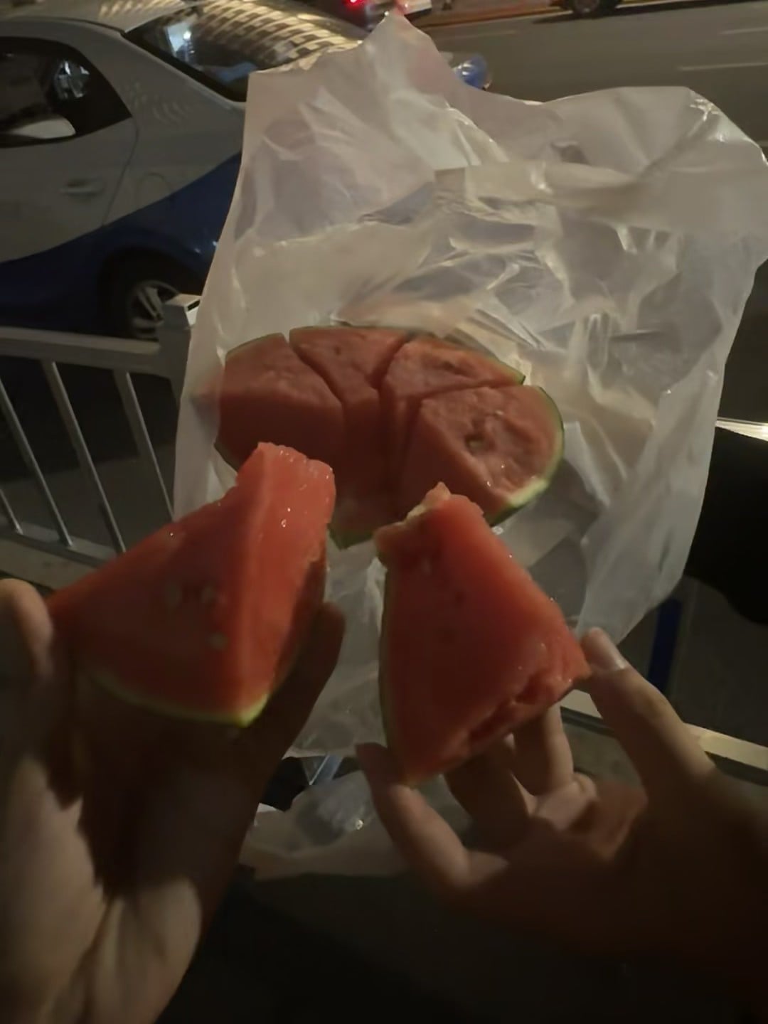 夜街分西瓜，甜到没朋友🍉
