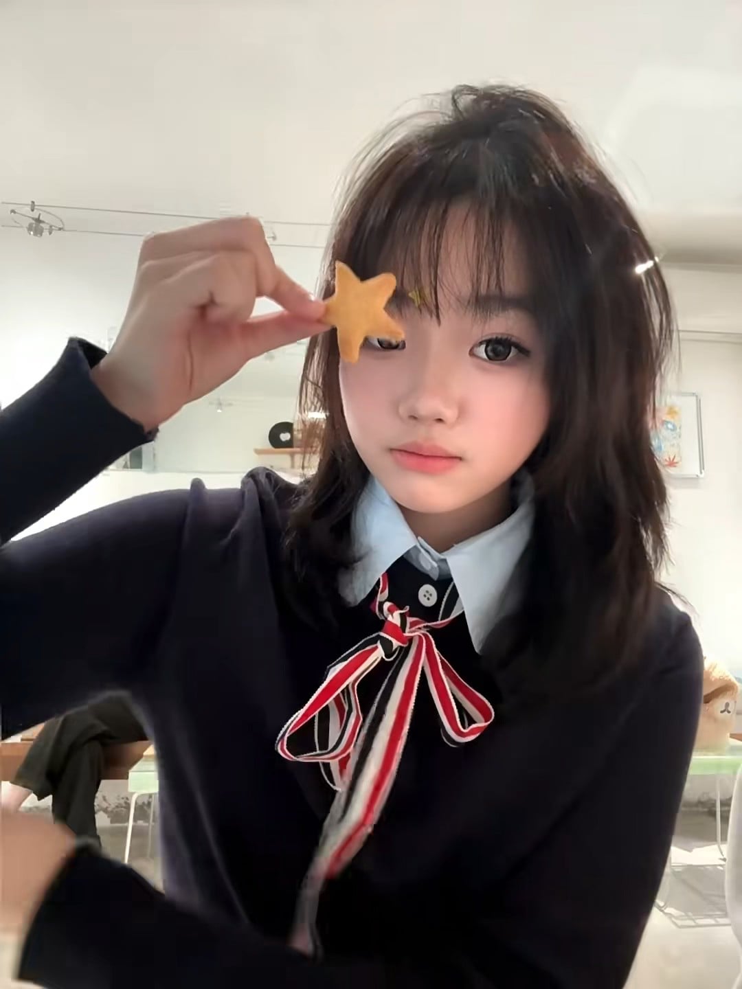 今天在咖啡店被星形饼干偷走一只眼…但真香