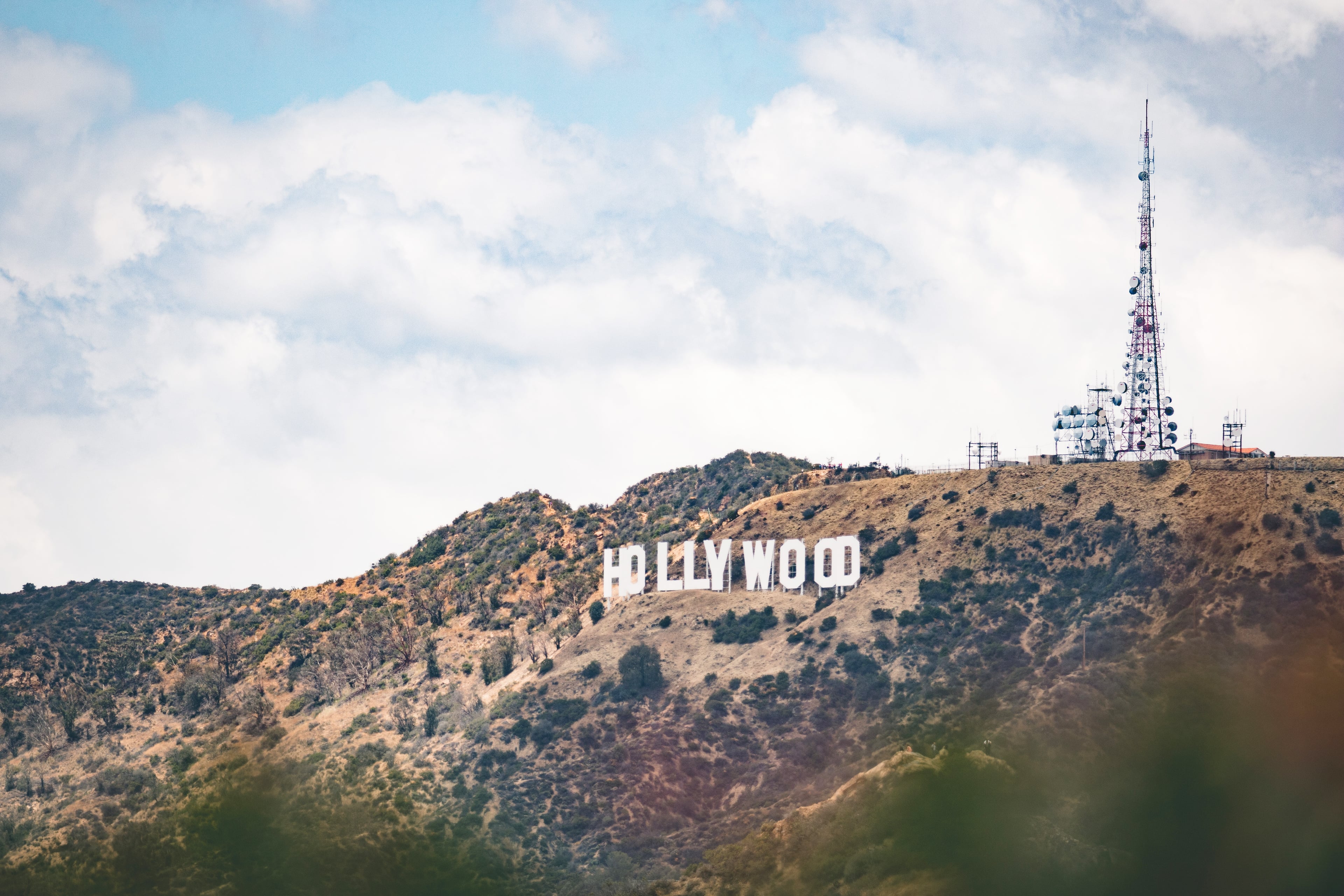 今天在Hollywood山头晃荡，风大得把字都吹歪了