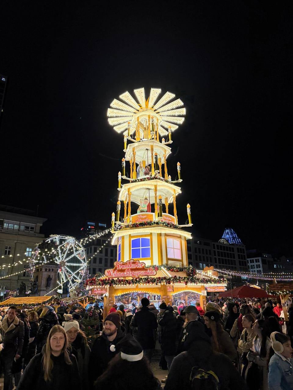 Frankfurt 圣诞夜的光，照得人想哭又想笑 🌟