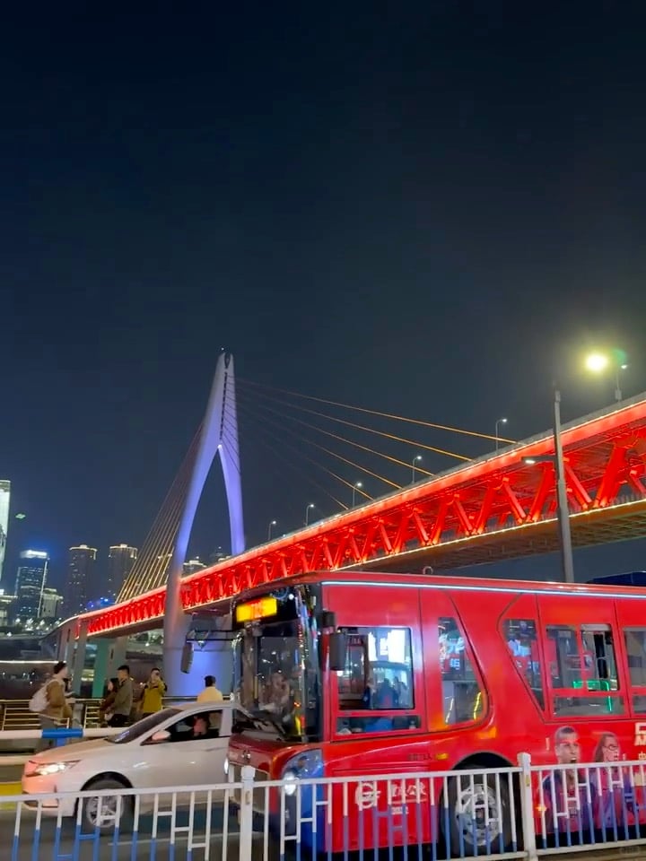 夜班公交+红桥=今晚的都市浪漫？