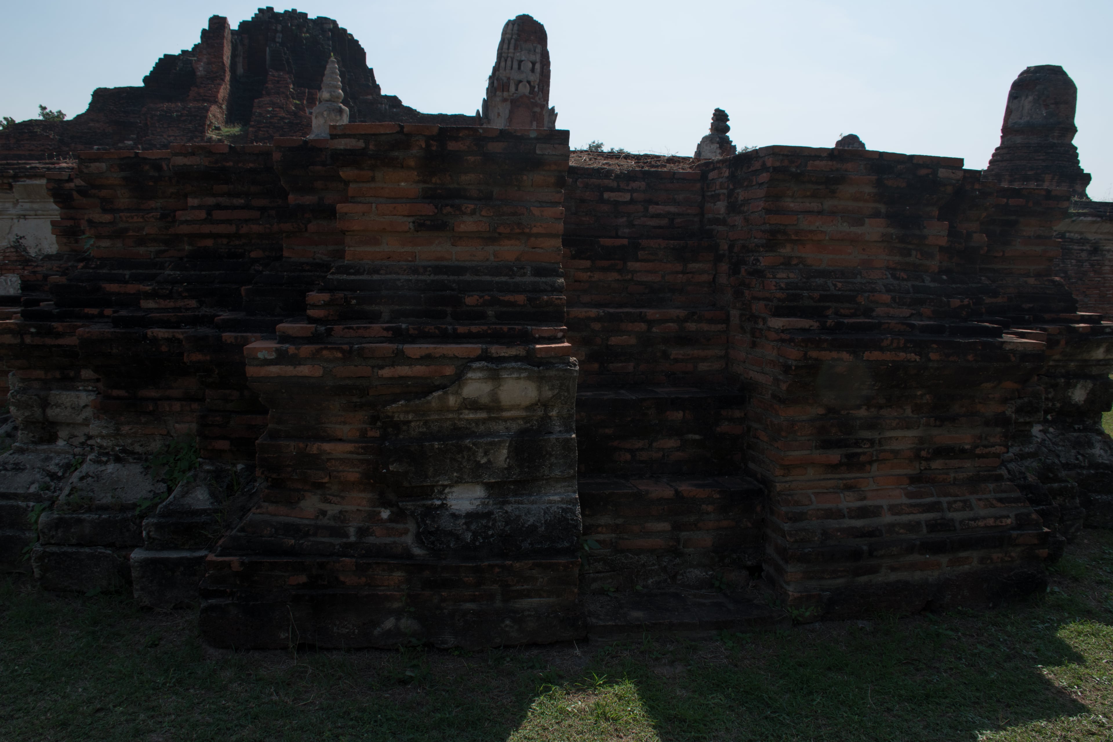 午后阳光下的砖墙低语｜在Ayutthaya废墟里发呆15分钟