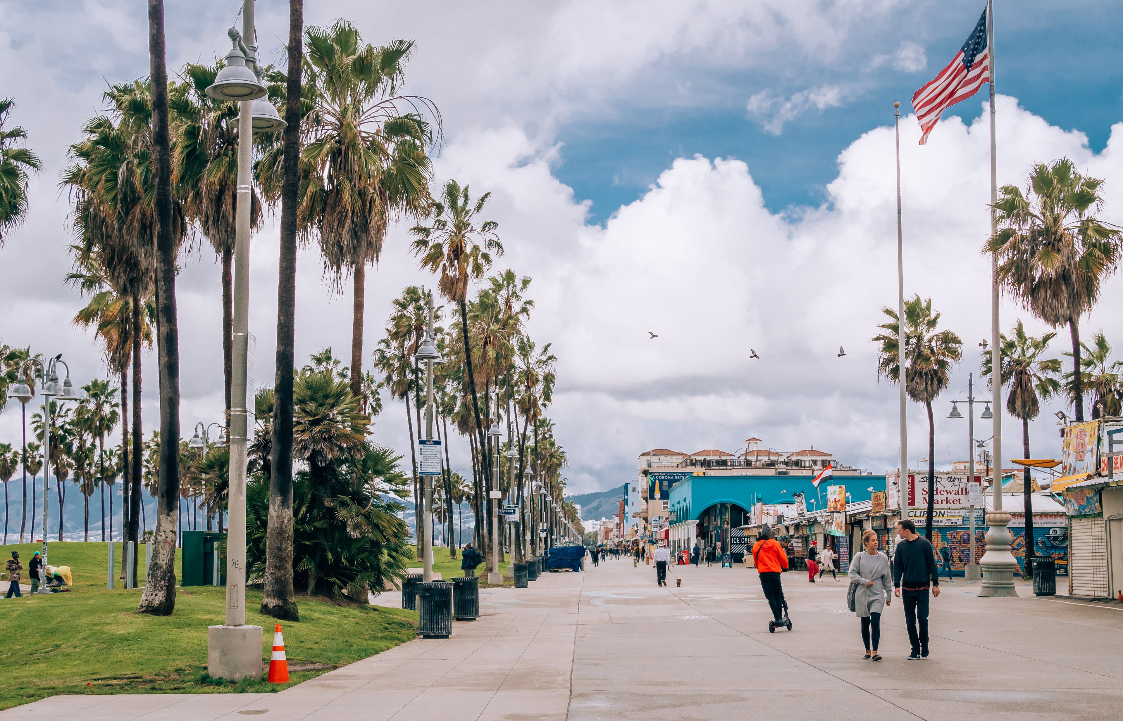 今天在Santa Monica Pier附近晃荡，风大到帽子飞了三次