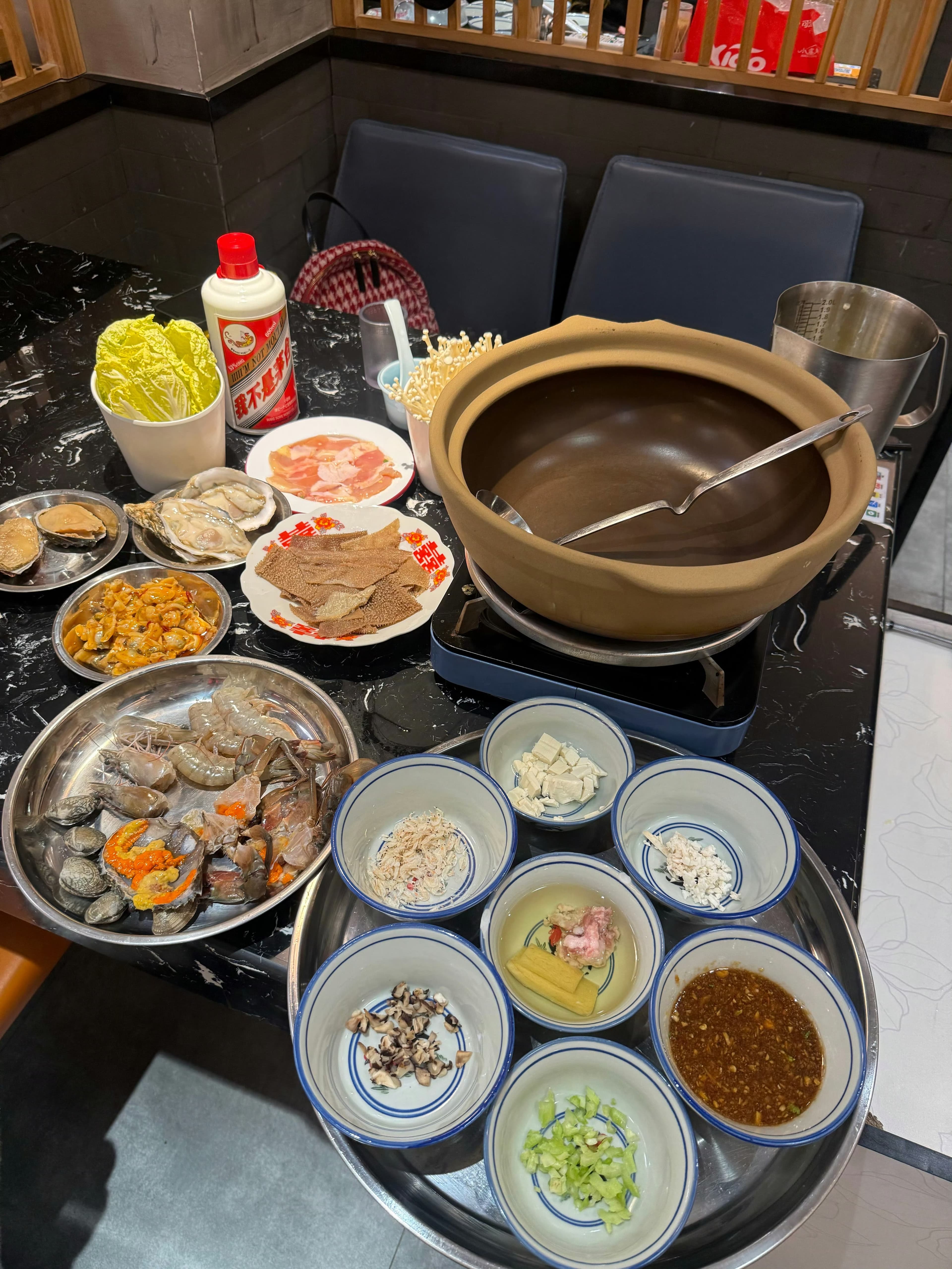 深夜食堂DNA动了!老式砂锅+海鲜拼盘=本打工人今晚的治愈时刻封面图