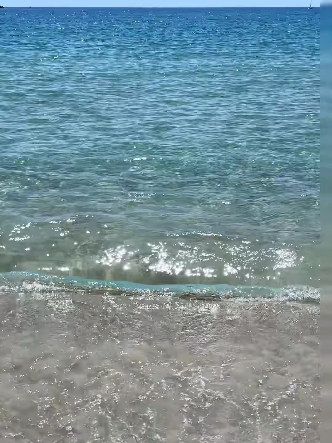 海边发呆三小时,浪花把手机都泡湿了😅封面图