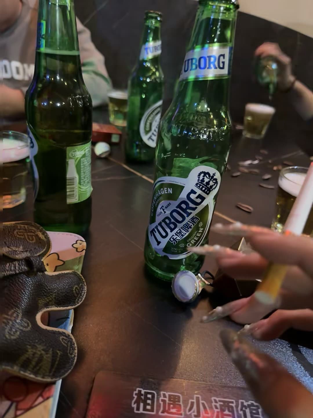 乐堡绿瓶开瓶瞬间|今晚的微醺是手速和冰镇的双重胜利封面图