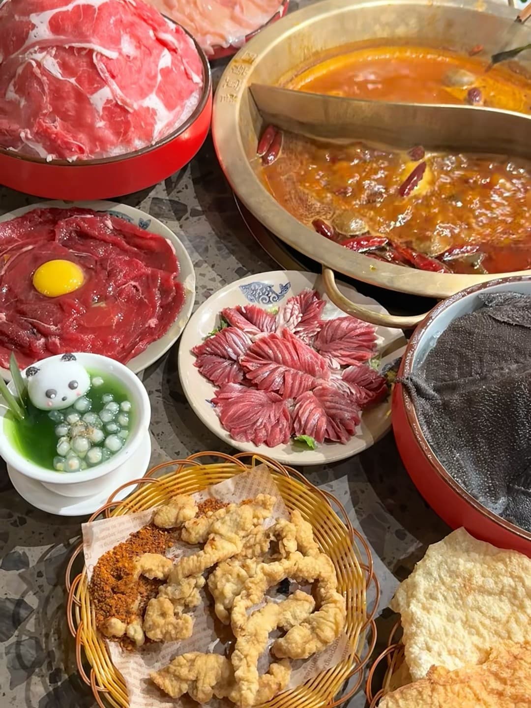 今晚的火锅局,是用本地超市买的牛肉卷+自己摆盘的仪式感封面图