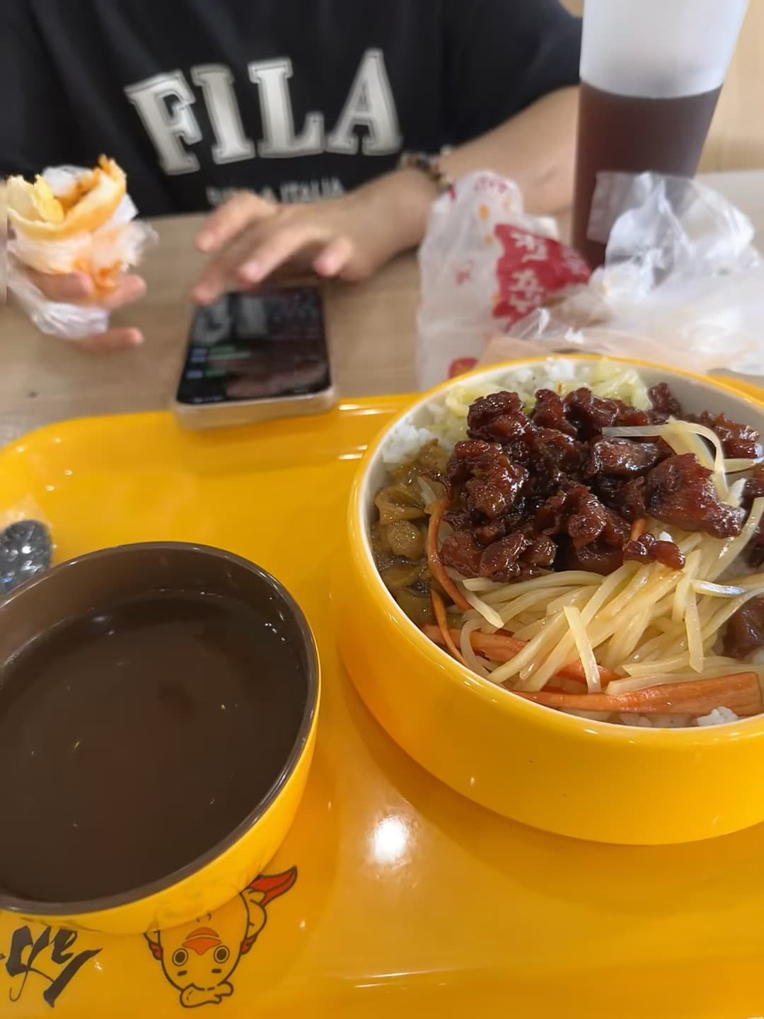 本地人爱的平价小馆子|黄托盘+黑豆花=今日幸福封面图
