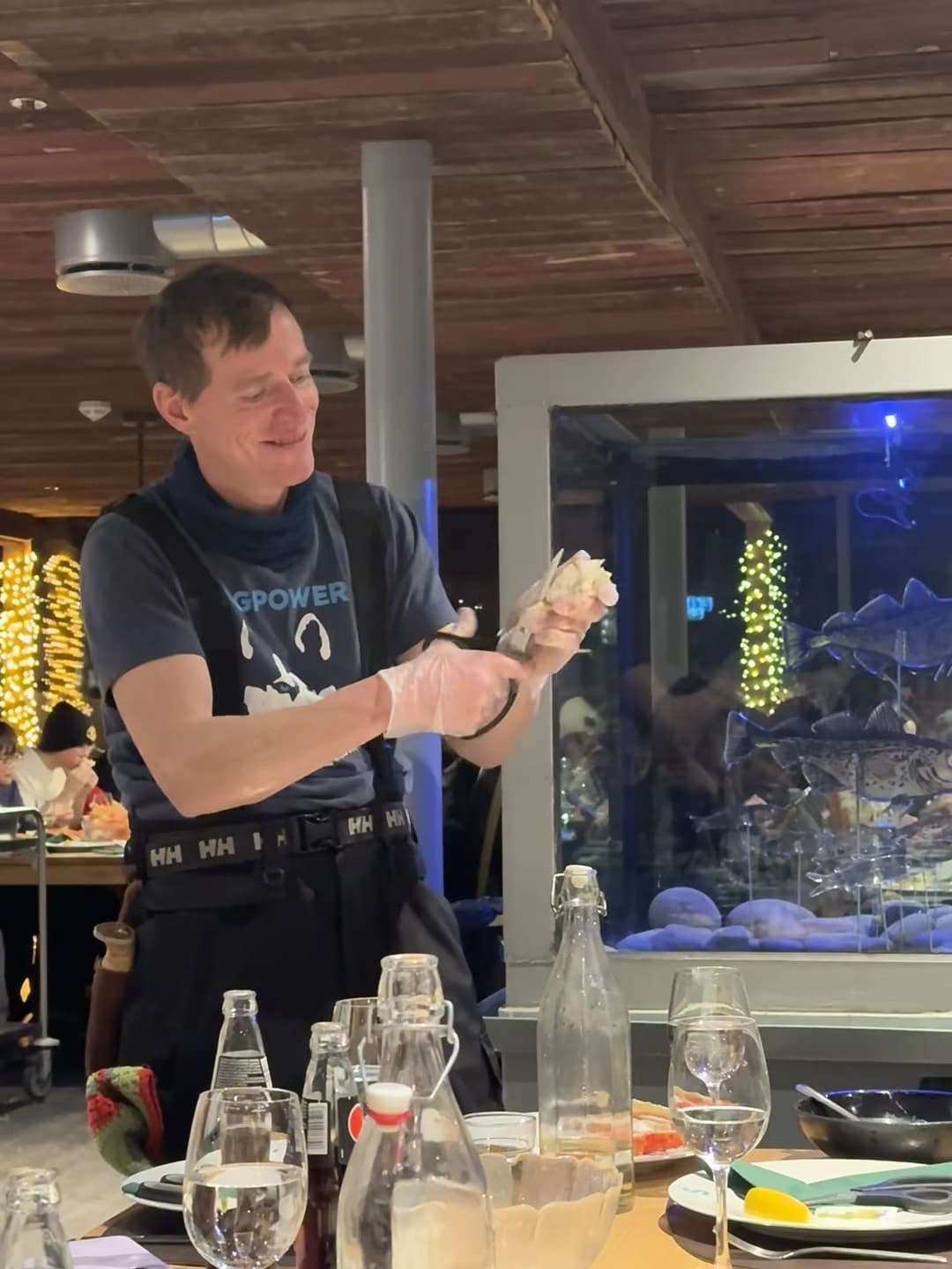 在鱼缸边拆蟹钳的快乐,比鱼还鲜活!🦀封面图