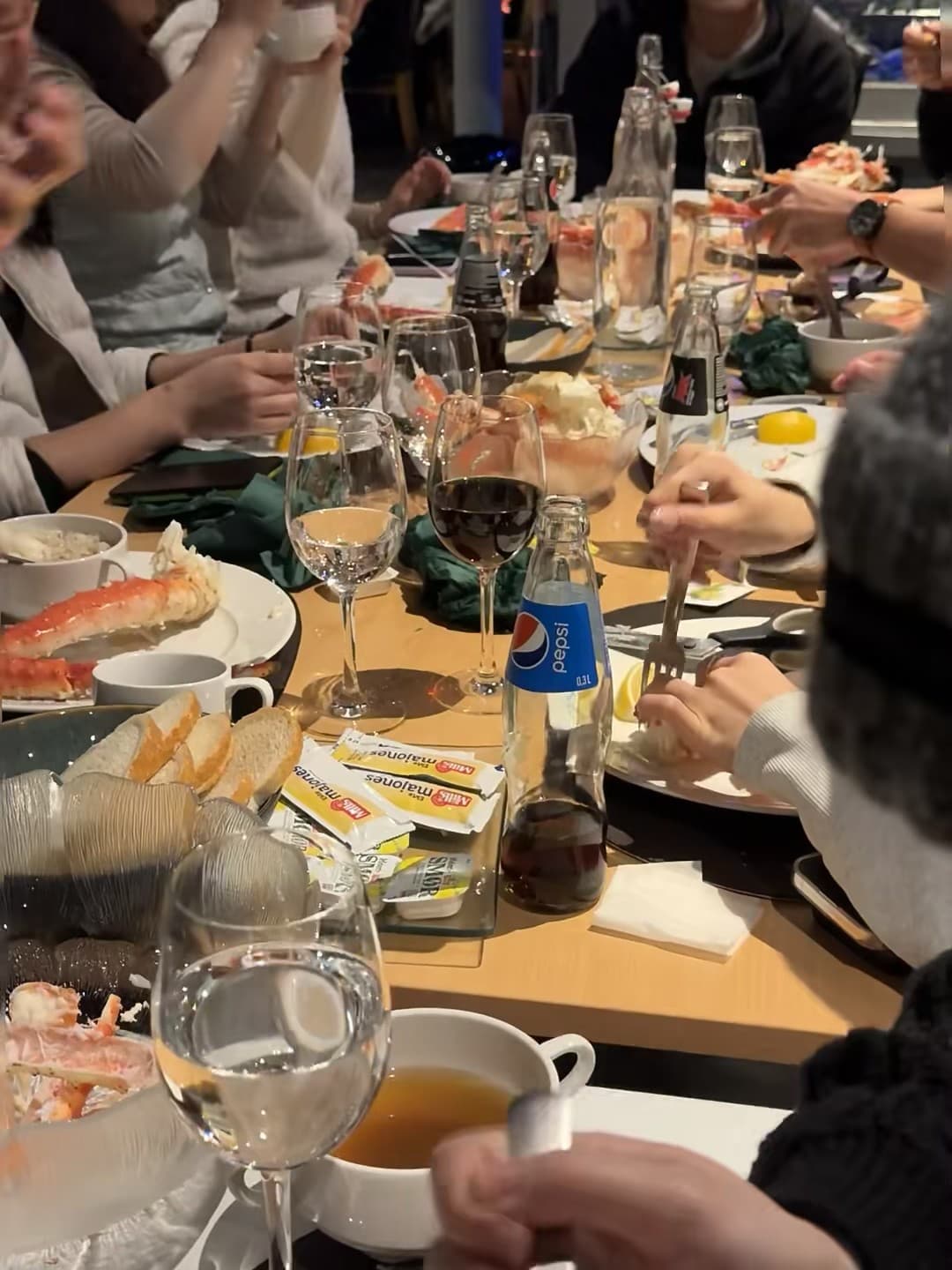 今晚在Harborview Seafood啃蟹腿,Pepsi瓶都快喝空了封面图