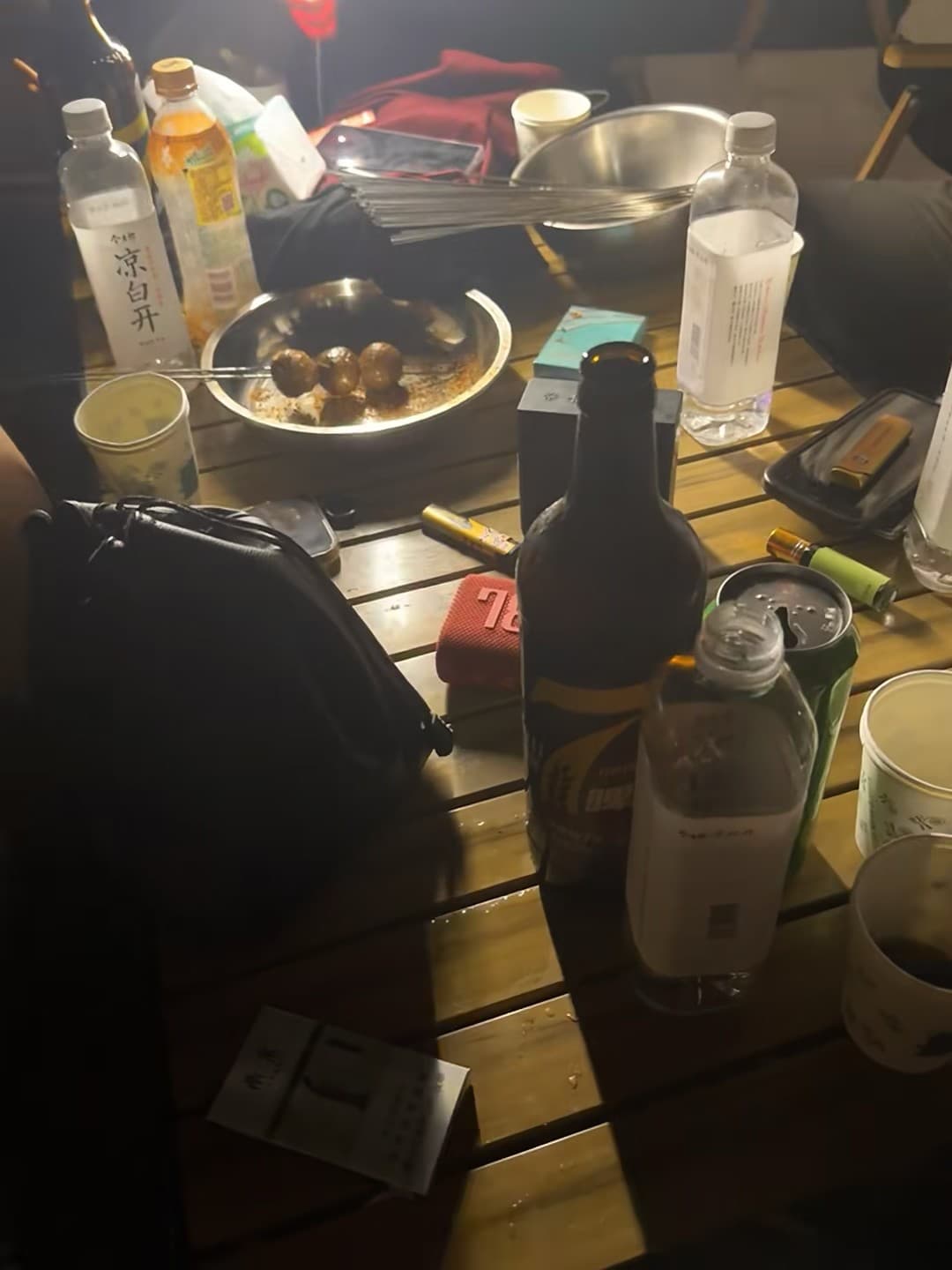 夜市收摊后的小确幸:3个烤丸子+1瓶冰啤酒=今晚的宇宙中心封面图