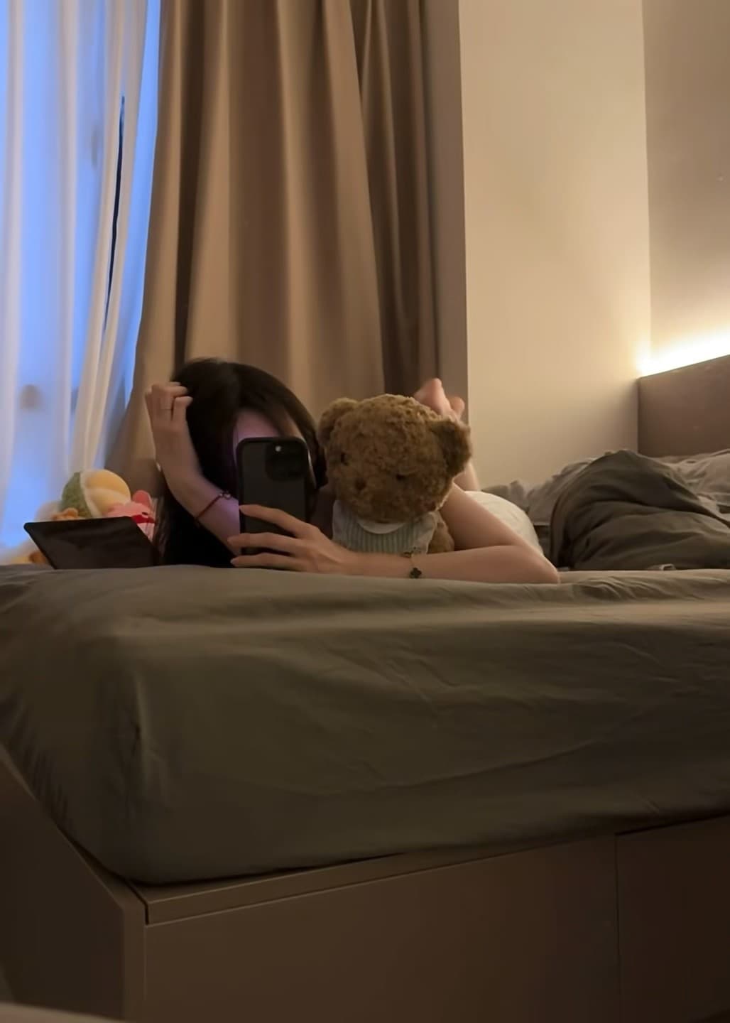 床头偷拍时刻|抱熊看剧的懒人日常 🐻封面图