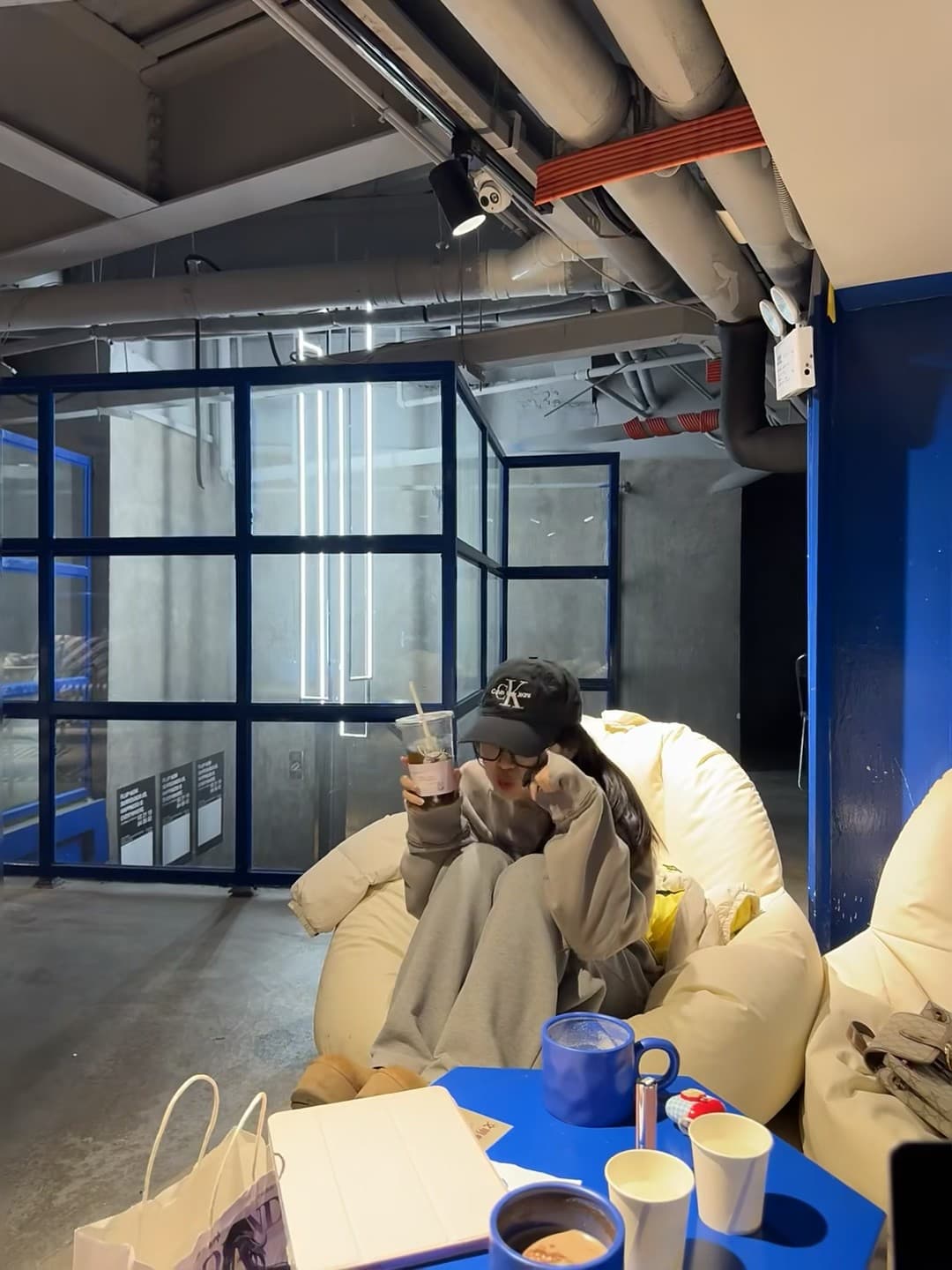 今天在Blue Glass Box喝到人生冰美式,豆子是本地小厂的,苦中带点焦糖香封面图