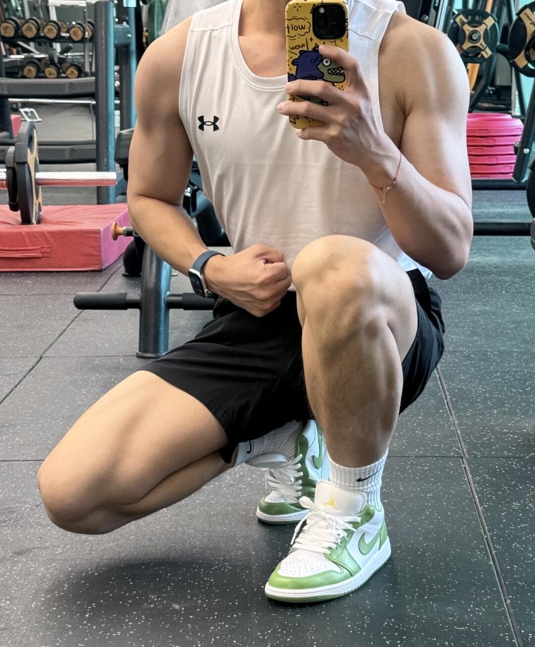健身房自拍存档|今天蹲得比昨天深3厘米 🏋️♂️封面图