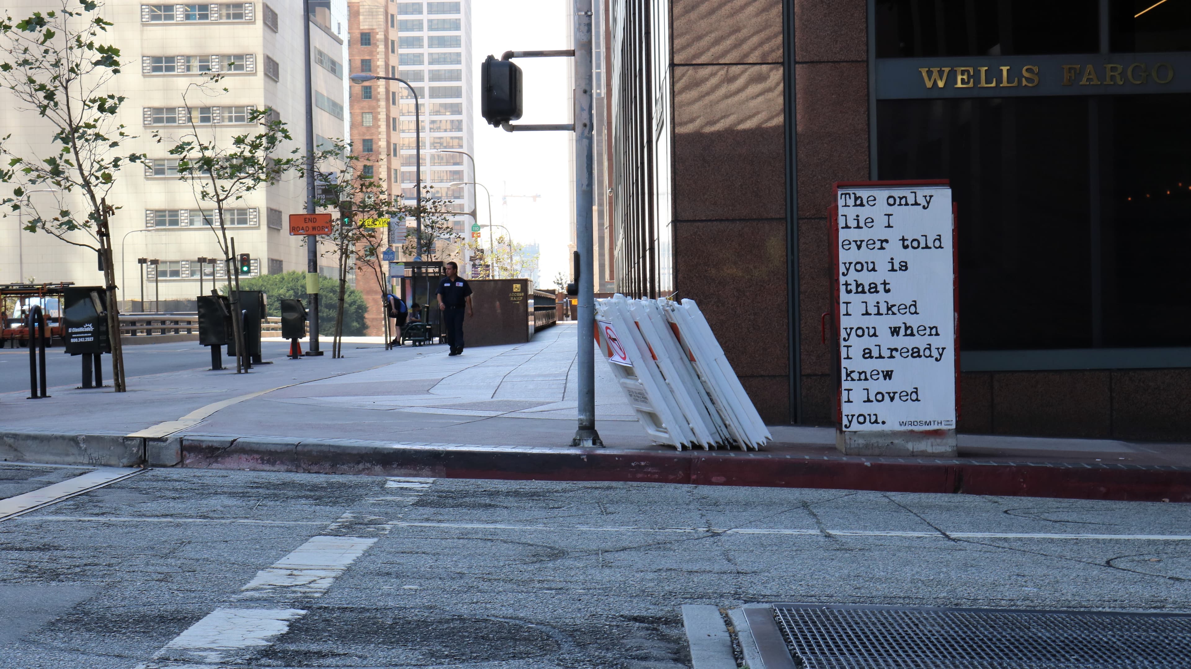 路过Wells Fargo门口,被这句诗扎了一下心封面图
