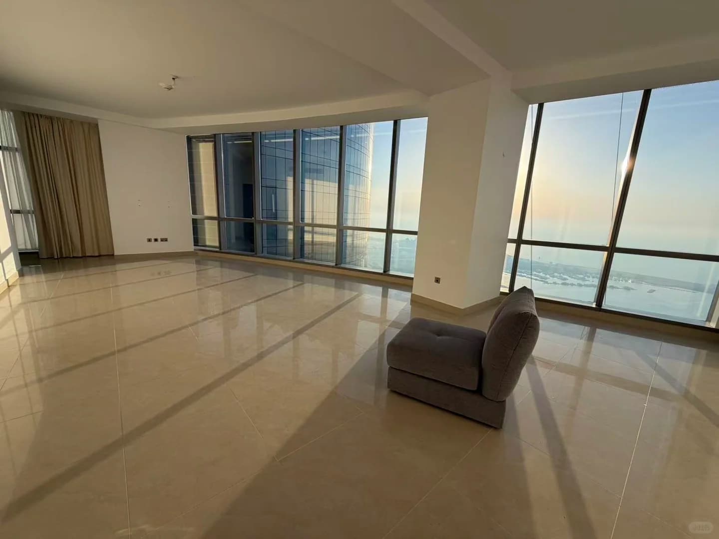 阿布扎比 Etihad Towers 短租/转租!超绝海封面图