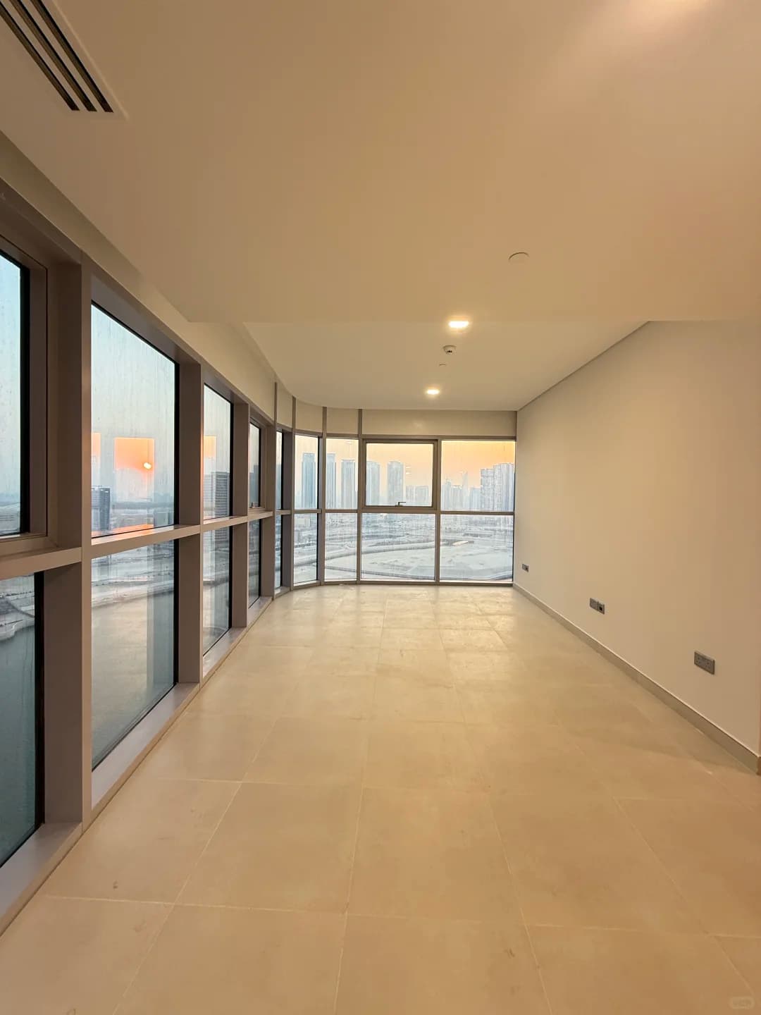 Abu Dhabi Reem Island helps friends find roommates, priority封面图