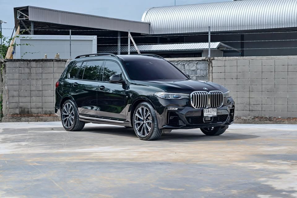 2021款宝马X7 xDrive30d M运动版,行驶11.68万公里,车况极新且配置丰富封面图