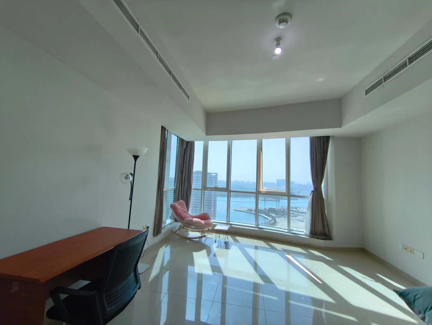 Abu Dhabi Reem Island bargain bargain master bedroom with a封面图