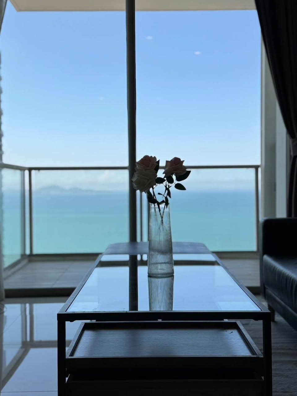 芭提雅Wongamat海滩Riviera公寓:38楼海景一居室,仅7户/层,带泳池健身房封面图