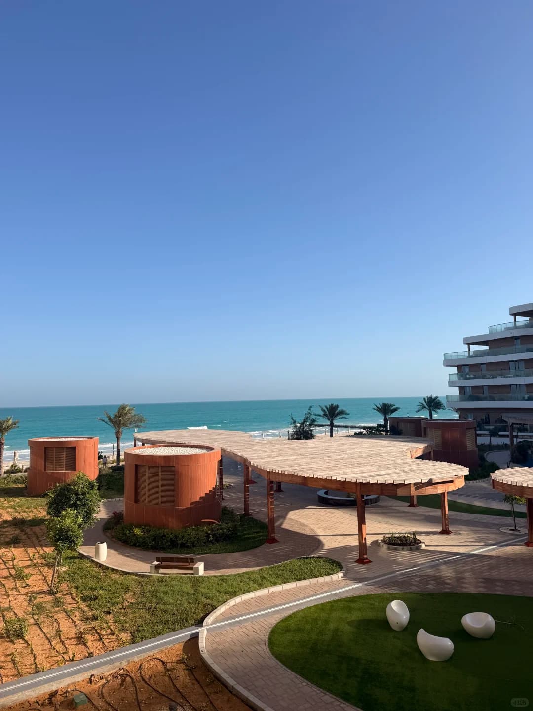 Abu Dhabi: How safe is it? Even daydreaming at midnight has封面图