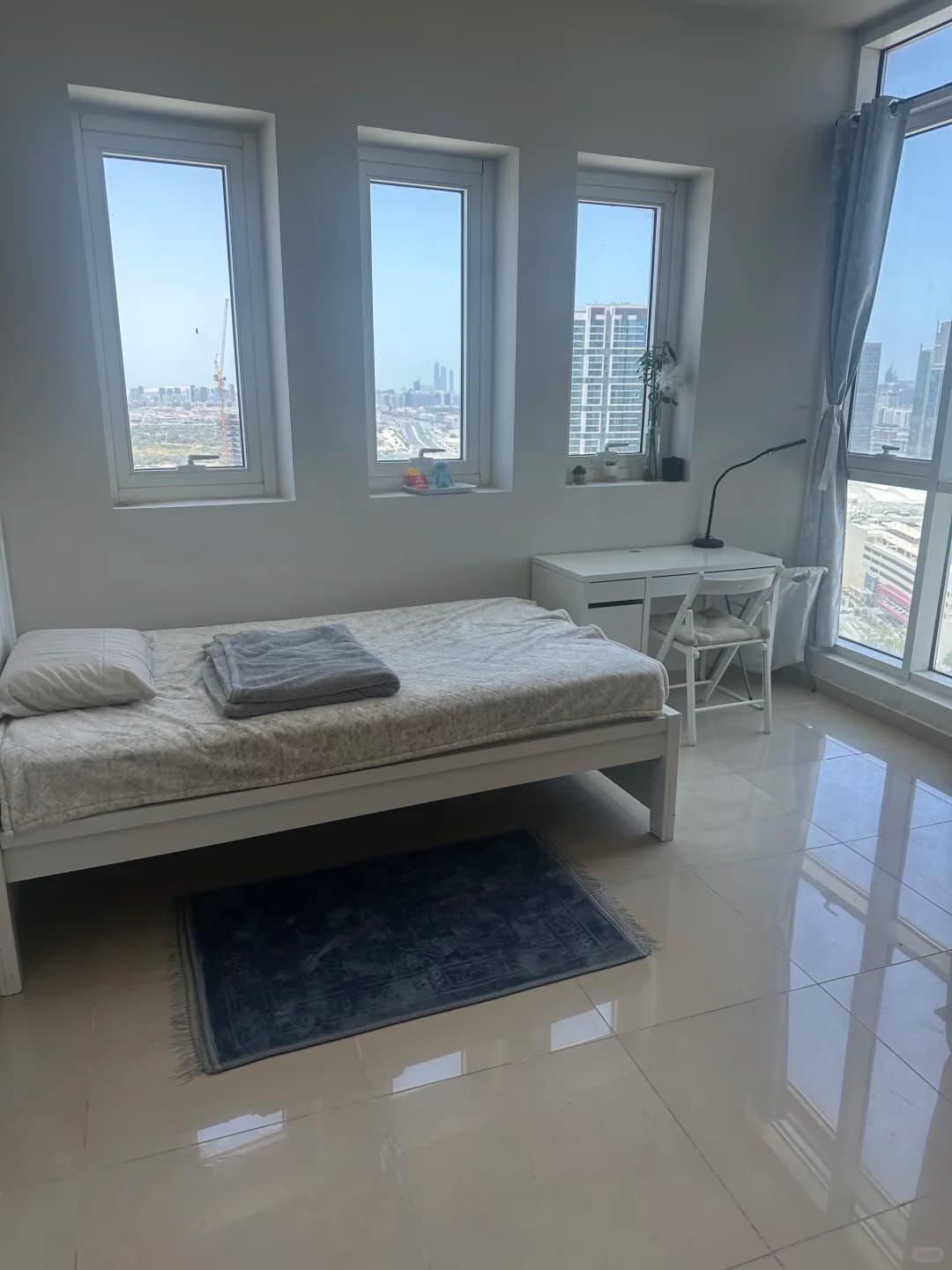Abu Dhabi Reem Island bargain master bedroom private guard.封面图