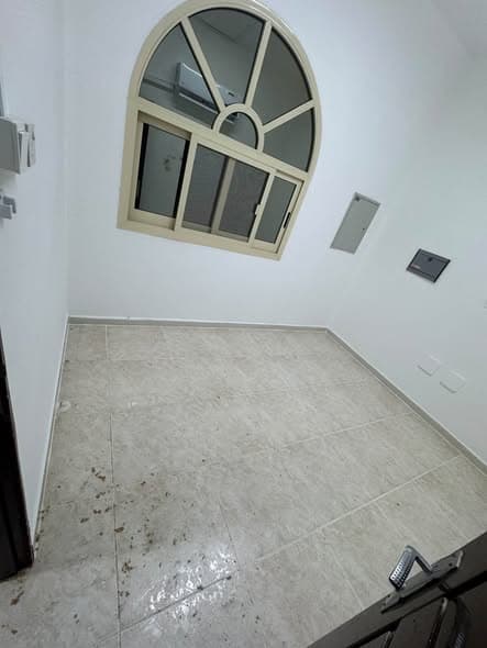 穆罗尔信号附近1居室公寓出租,适合家庭居住,含独立厨卫封面图