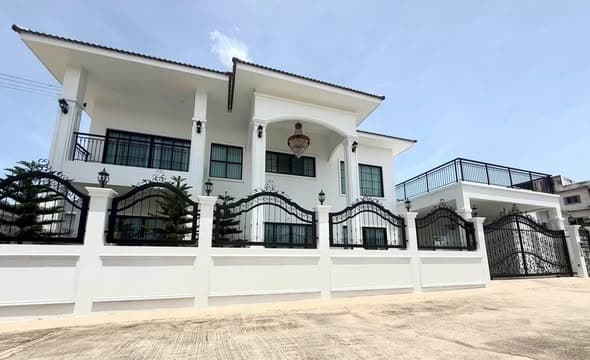 曼谷TW Wanasin (Soi Siam)独栋泳池别墅出租,4房5卫带全套家具,押二付一封面图
