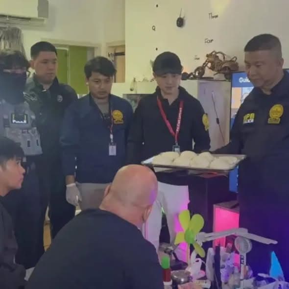 以色列男子在曼谷公寓因超期滞留2000余天被捕,涉嫌用含药蛋糕诱骗女性并偷拍性爱过程封面图